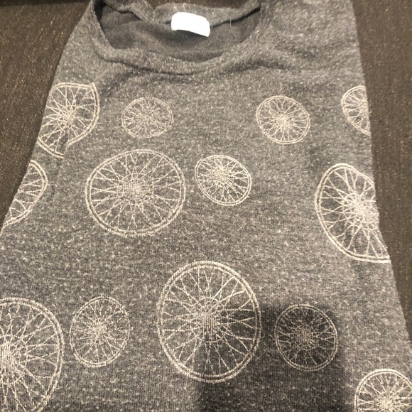 Soul cycle long sleeve lightweight sweatshirt with wheels 🚲 11/12 - Picture 3 of 4